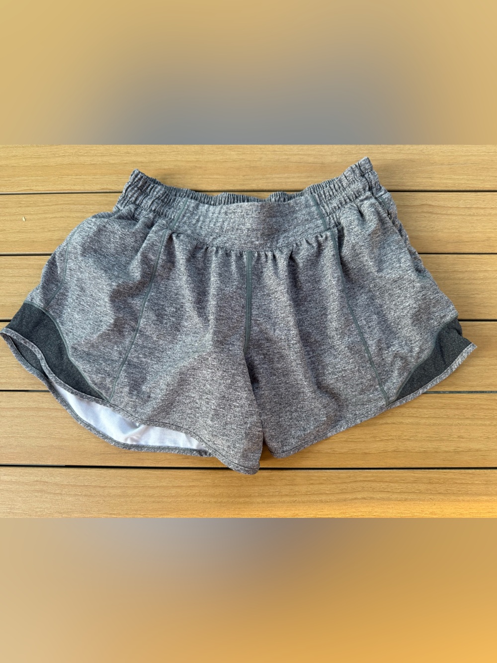 lululemon athletica Hotty Hot 2.5” Heather Lux multi-black color shorts. size 8